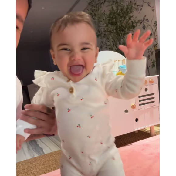 Neymar, encantado com a filha, não se aguentou e caiu na risada