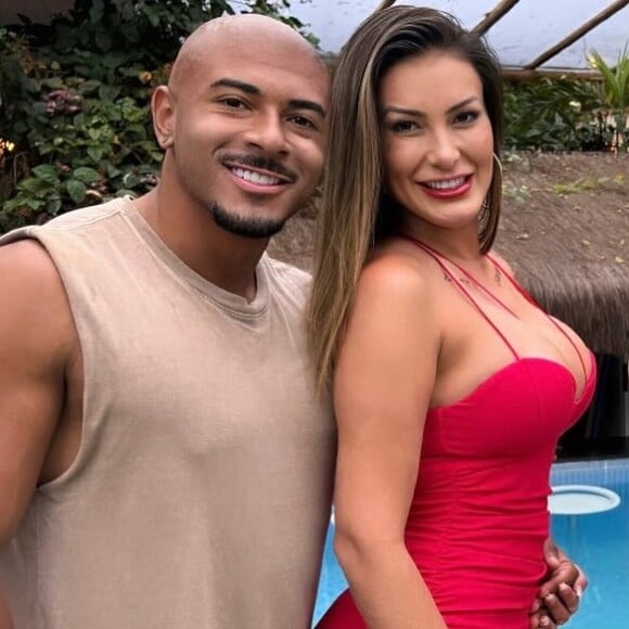 Andressa Urach protagonizou uma troca de casais em seu novo vídeo erótico