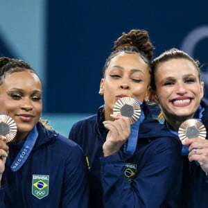 Rebeca Andrade, Flávia Saraiva, Jade Barbosa, Júlia Soares e Lorrane Oliveira garantiram medalha de bronze para o Brasil nesta terça-feira (30)