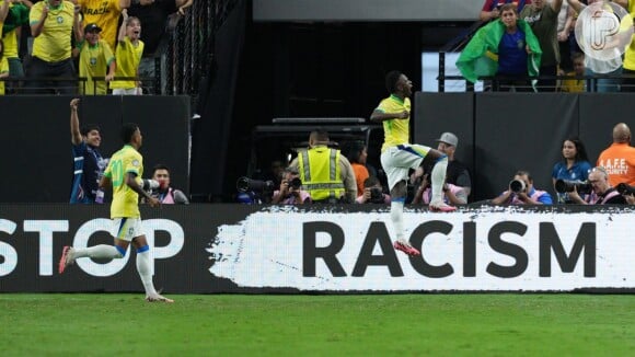 Vini Jr. tem sido alvo de diversos ataques racistas das torcidas rivais enquanto está em campo