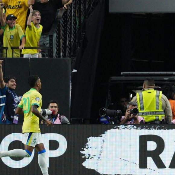 Vini Jr. tem sido alvo de diversos ataques racistas das torcidas rivais enquanto está em campo