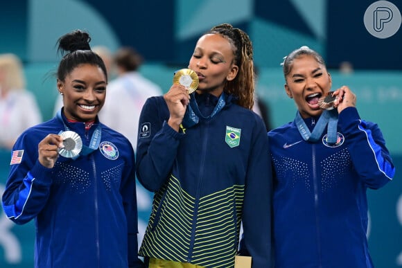 Rebeca Andrade ficou à frente de Simone Biles e Jordan Chiles, ambas dos EUA, na final de solo