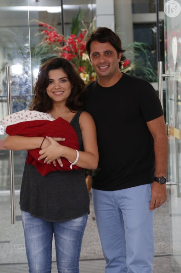 Vanessa Giácomo deu à luz sua primeira filha com o empresário de futebol  Giuseppe Dioguardi no sábado, 24 de janeiro de 2015