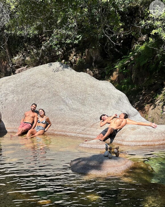 Mariana Goldfarb foi acompanhada do namorado, Rafael Kemp, e amigos para a viagem