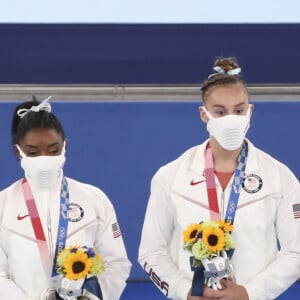 Já em Tóquio 2021, Simone Biles venceu uma prata e um bronze, pesando 550 e 450 gramas respectivamente