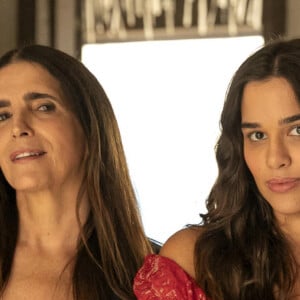 Mariana (Theresa Fonseca) descobre que Inocêncio (Marcos Palmeira) irá morar com Aurora (Malu Mader)