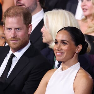 Segundo informações de Jennie Bond, ex-comentaria real da BBC, Harry e Meghan são irrelevantes para Kate e William, neste momento.