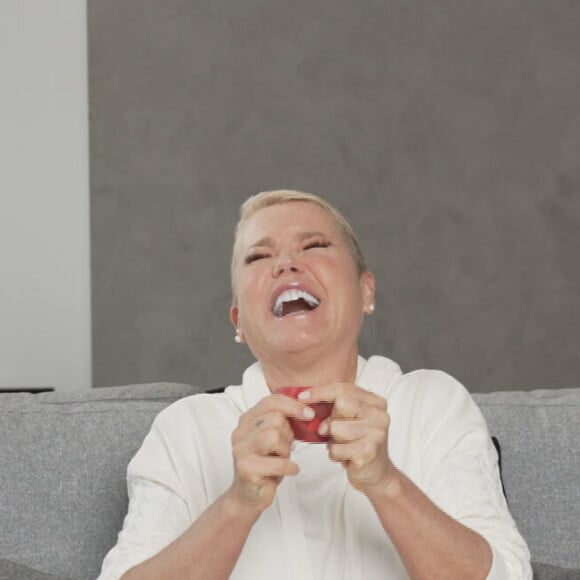 Xuxa dublou 'Vou de Táxi', clássico de Angélica, acompanhada de ex-paquitas