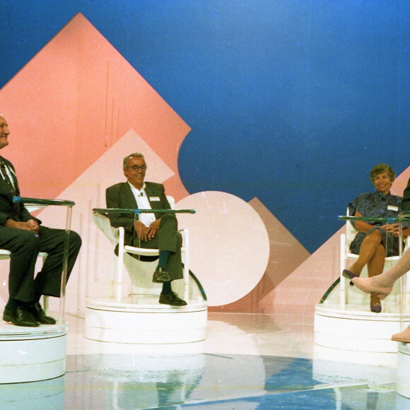 Morte de Silvio Santos: na foto rara, apresentador à frente do programa 'Isto é o Amor', em 1993