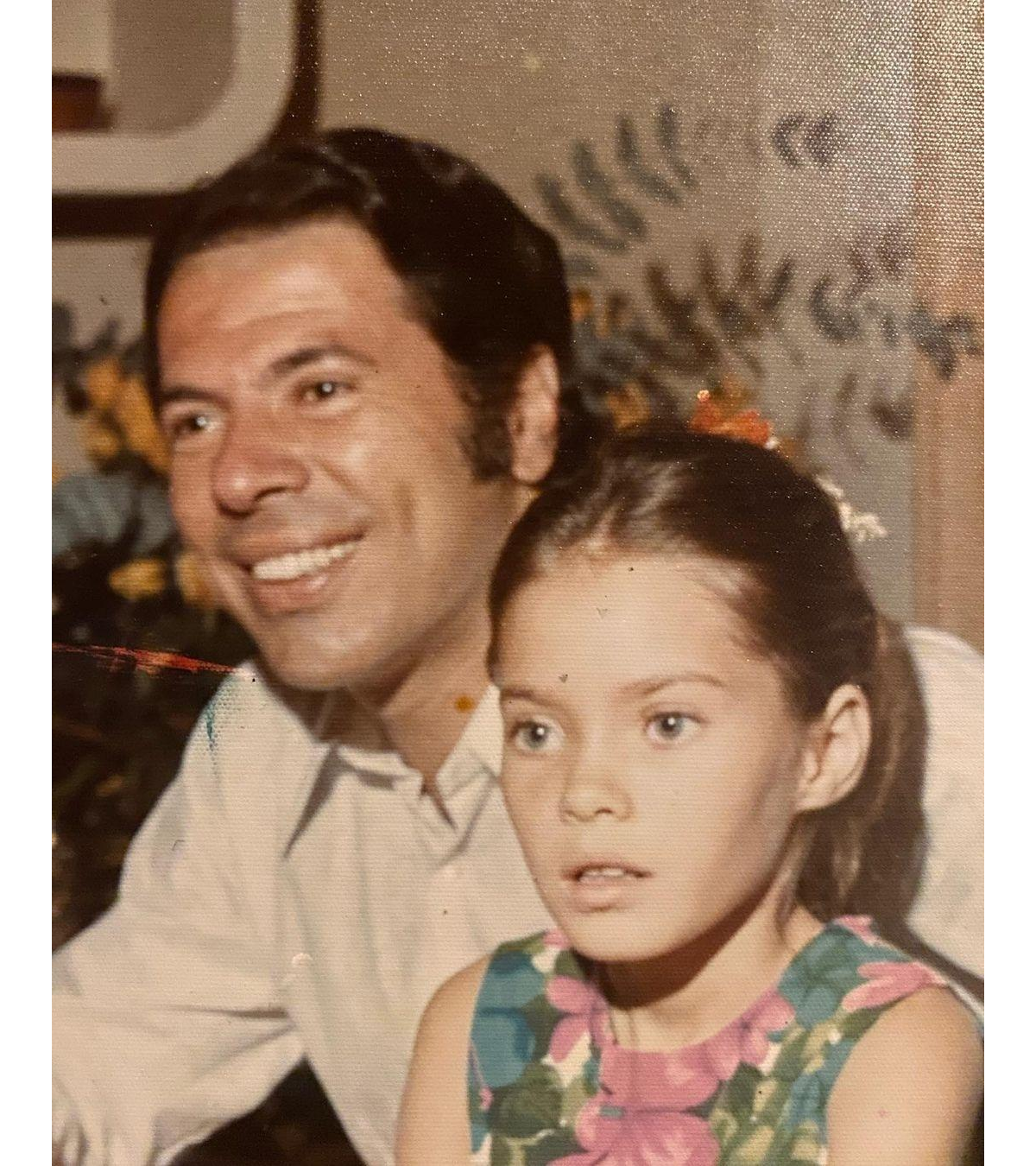 Foto Filha de Silvio Santos, Cintia surge com a filha Cintia, ainda