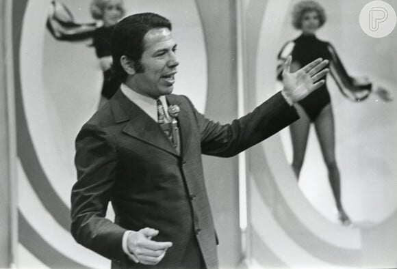 Morte de Silvio Santos: apresentador em fotos rara no programa 'Disco de Ouro'