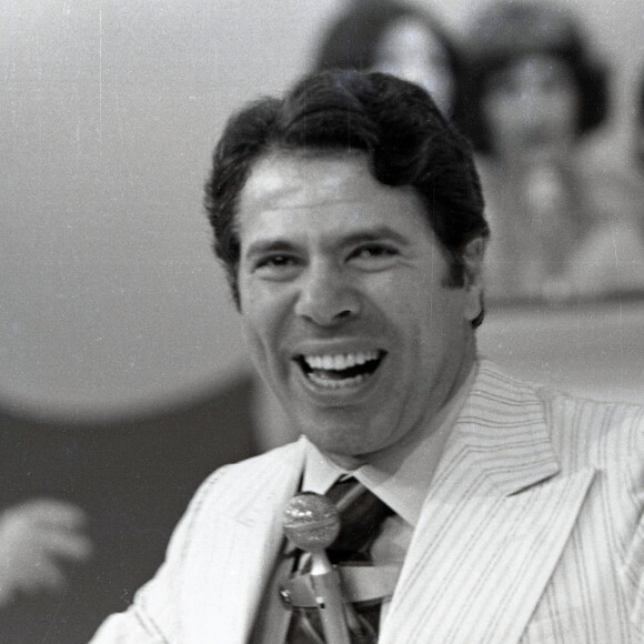 Morte de Silvio Santos: apresentador em foto de 1975 no programa 'Show de Talentos Anônimos'