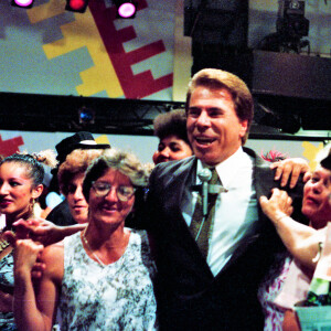 Silvio Santos brinca com o auditório no pré-carnaval de 1993