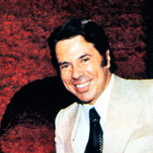 Silvio Santos em foto de 1971 no escritório do grupo que leva o seu nome