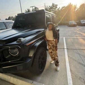 Simone Biles já tinha um carro: de cor preta, Mercedes-Benz G 500.