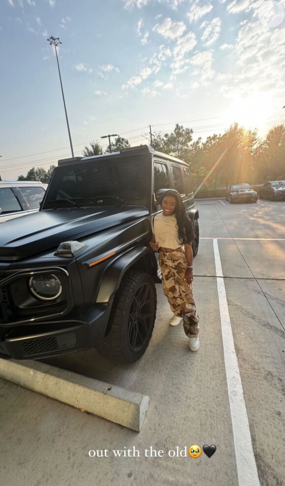 Simone Biles já tinha um carro: de cor preta, Mercedes-Benz G 500.