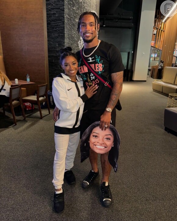 Simone Biles e o esposo Jonathan Owens estão construindo uma mansão em Houston.