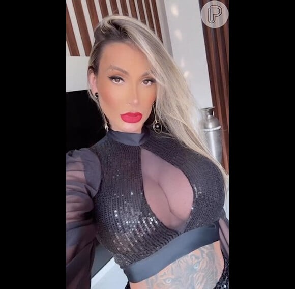 Andressa Urach negou estar deixando o universo da pornografia