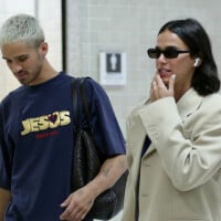 Namorados, Bruna Marquezine e João Guilherme esbanjam estilo em flagra em aeroporto e fazem pausa em fast food. Fotos!