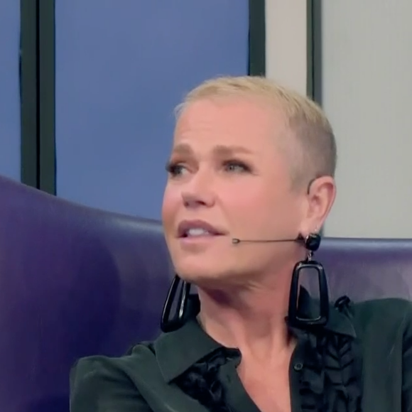 Xuxa confirmou a história e brincou com a situação: "A gente ia para a laje e ficava pelada, eu e ela tomando banho de sol"