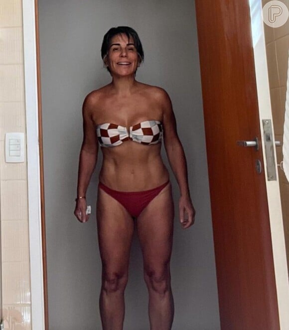 A barriga sarada de Gloria Pires roubou a cena na foto de biquíni