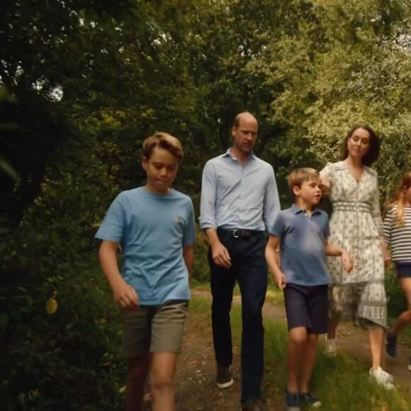 Filhos de Kate Middleton e Príncipe William aparecem em momentos descontraídos com a mãe