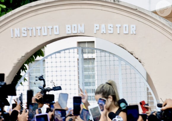 Saída de Deolane Bezerra da cadeia: 'Aquela coisa você olha, presta atenção, escuta e não consegue entender o que tá danado tá acontecendo com o mundo', disse repórter da Globo