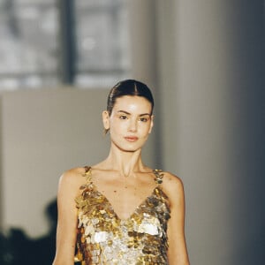 Camila Queiroz integrou o casting da marca PatBo e estreou modelando pela New York Fashion Week, nos Estados Unidos, nesta semana