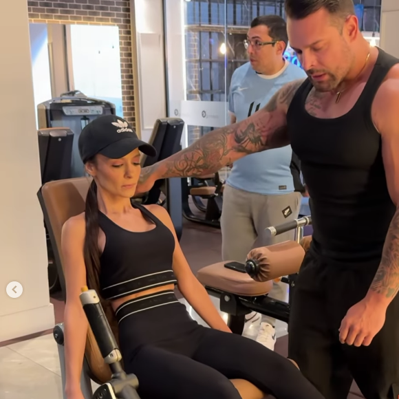 Corpo de Maiara, bem mais magro, tem roubado a cena e rendido críticas para a cantora de 'Medo Bobo'