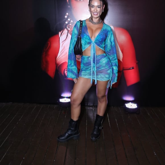 A ex-'BBB' Larissa Santos marcou presença na festa de Ludmilla