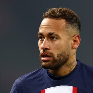 Modelo ainda criticou Neymar dizendo que, se ele quisesse, já teria agilizado o processo pelo seu dinheiro e influência