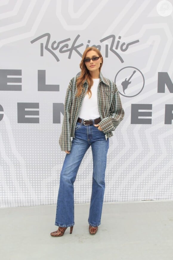 Sasha Meneghel apostou em um look comportado, mas cheio de estilo para o 3º dia do Rock in Rio