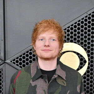 Ed Sheeran dise ter engordado por causa da dieta que levava em turnês, regada a pizza, cerveja e vinho