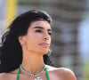 Sevdaliza usou um biquíni verde e amarelo com a bandeira do Brasil estampada na calcinha