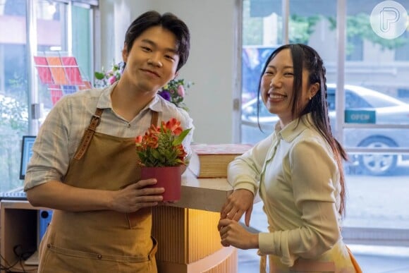 Em 'Volta por Cima', Jin (Allan Jeon) será um ator de k-dramas que interpreta um jovem que trabalha em uma floricultura. Ele terá uma grande amiga Yoo-Na (Gabriela Yoon) na trama que será assistida por Tati (Bia Santana)