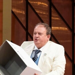 Erick Jacquin, do 'Masterchef Brasil 2024', se emocionou com terço recebido por João Vitor