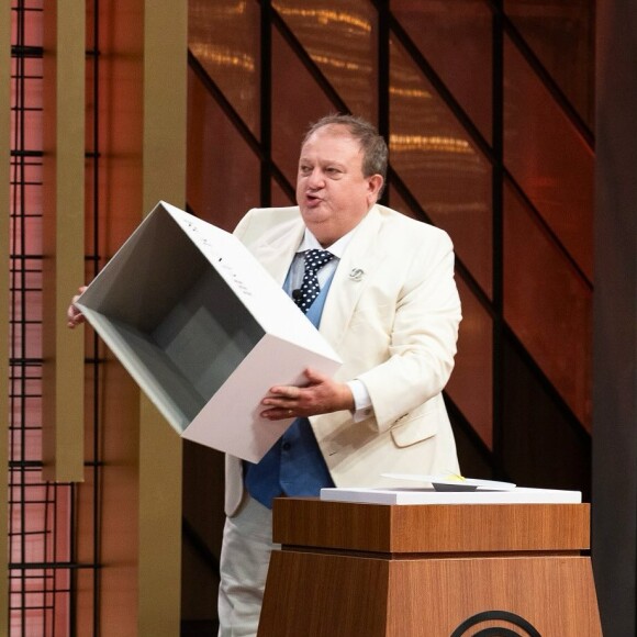 Erick Jacquin, do 'Masterchef Brasil 2024', se emocionou com terço recebido por João Vitor