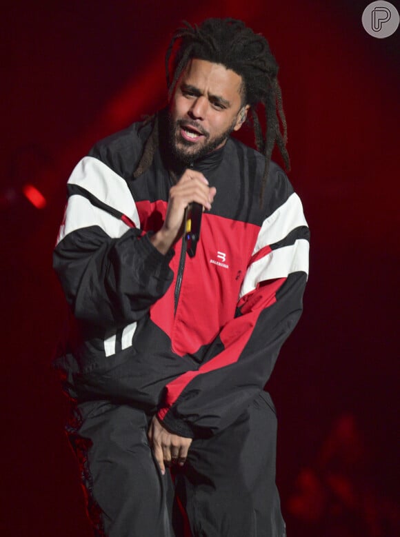 J. Cole começa a citar estrelas do showbusiness que morreram de formas que ainda são muito contestadas pelo público: Aaliyah, Left Eye e Michael Jackson