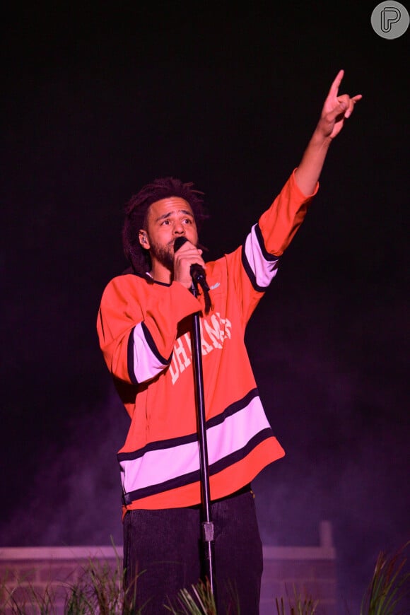 J. Cole cita apenas estrelas que morreram no dia 25, em meses e dias diferentes