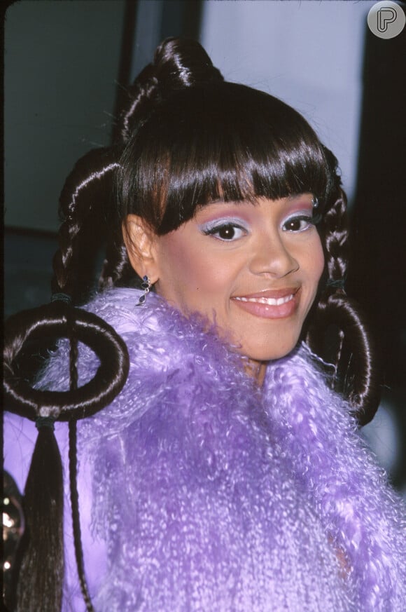 Lisa Lopes, mais conhecida como Left Eye, faleceu no dia 25 de abril de 2002. A vocalista do icônico grupo TLC morreu em um acidente de carro em Honduras