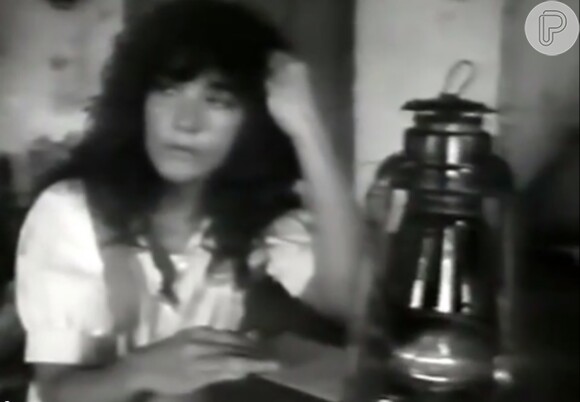 Andrea Richa aparece em cena de 'Pantanal' exibida em preto e branco pela Rede Manchete