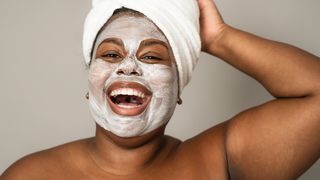 Máscara de argila: quais são os benefícios e os cuidados durante a aplicação?