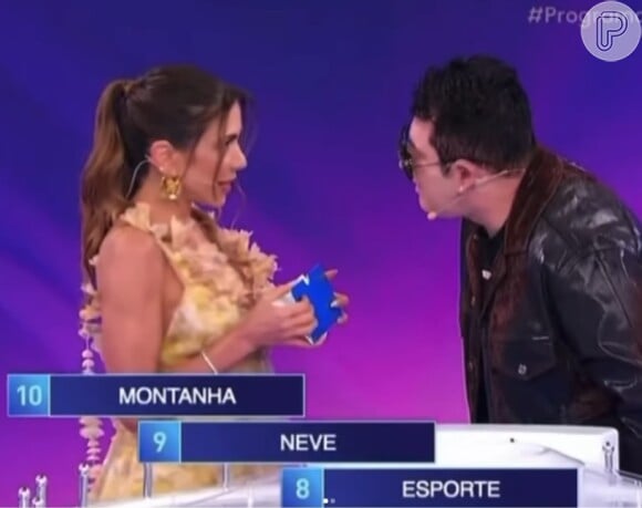 Web reprovou Marrone falando muito perto de Patricia Abravanel em jogo do SBT: 'Até a gente assistindo se sentiu mal, imagina ela nessa situação...'