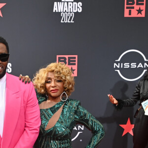 Mãe de P. Diddy lançou um comunicado ao tabloide americano The Hollywood Reporter, onde afirma acreditar na inocência do filho e se diz devastada com a repercussão do caso