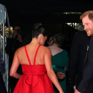 Vestido de Meghan Markle: os detalhes da peça dão a entender que a cauda é um item removível