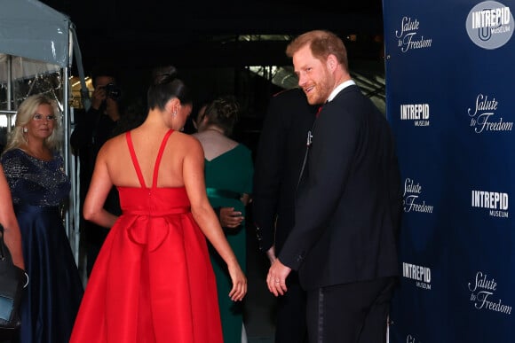 Vestido de Meghan Markle: os detalhes da peça dão a entender que a cauda é um item removível