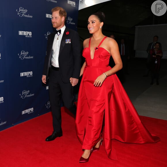 Com Príncipe Harry, Meghan Markle usou o vestido em 2021 no evento Salute To Freedom Gala, em Nova York