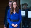 A querida Princesa de Gales, Kate Middleton, também usou a cor azul, sinônimo de confiança, segurança e estabilidade.