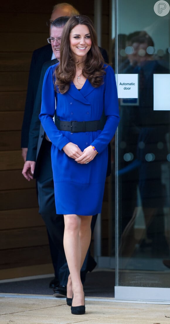 A querida Princesa de Gales, Kate Middleton, também usou a cor azul, sinônimo de confiança, segurança e estabilidade.