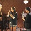 Para gravar uma música ao lado de Alejandro Sanz, Ivete Sangalo usou um short listrado de seda, em novembro de 2012